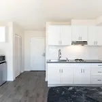 La Royal Viking Apartments